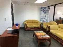 Sala de espera amoblada