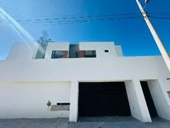 Fachada de una de las casas del conjunto