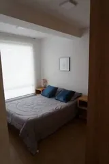 Dormitorio con luz natural